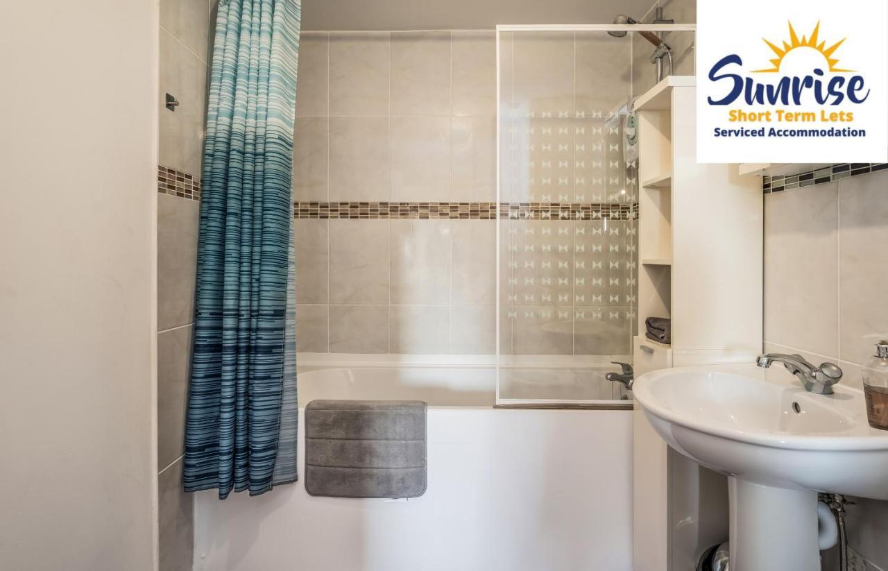 The Law, Has 4 Rooms With Tvs, 2 Bathrooms, Central, Free Parking, Fully Equipped, Contractor And Trades Favourite, 5 Mins To Centre - Long Stays, Invoice And Reduced Price Are Only Via Sunrise Short Lets Dundee Exteriör bild