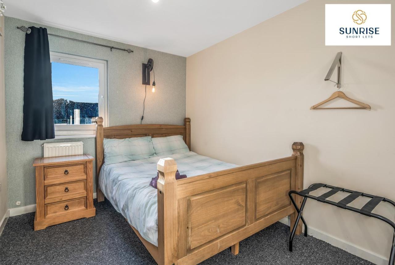 The Law, Has 4 Rooms With Tvs, 2 Bathrooms, Central, Free Parking, Fully Equipped, Contractor And Trades Favourite, 5 Mins To Centre - Long Stays, Invoice And Reduced Price Are Only Via Sunrise Short Lets Dundee Exteriör bild
