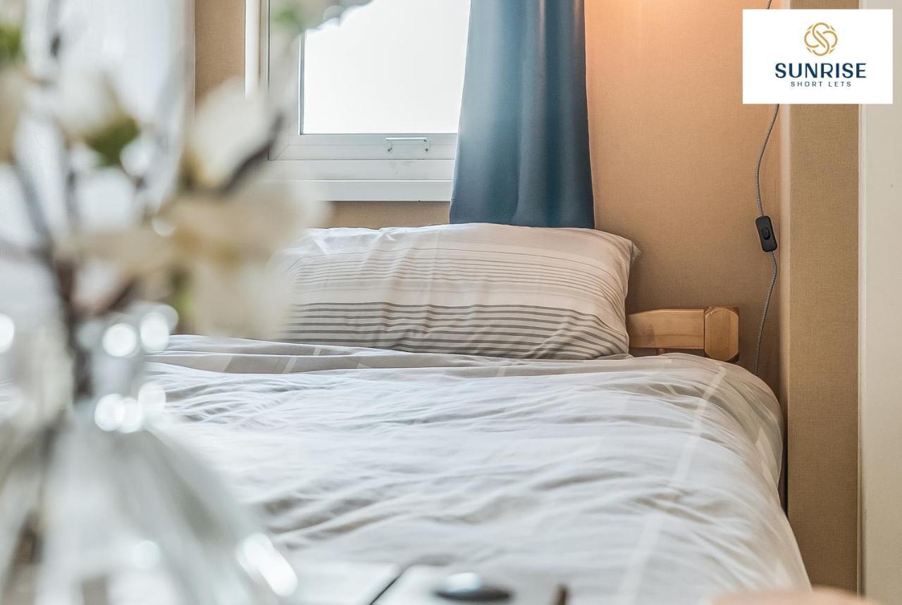 The Law, Has 4 Rooms With Tvs, 2 Bathrooms, Central, Free Parking, Fully Equipped, Contractor And Trades Favourite, 5 Mins To Centre - Long Stays, Invoice And Reduced Price Are Only Via Sunrise Short Lets Dundee Exteriör bild