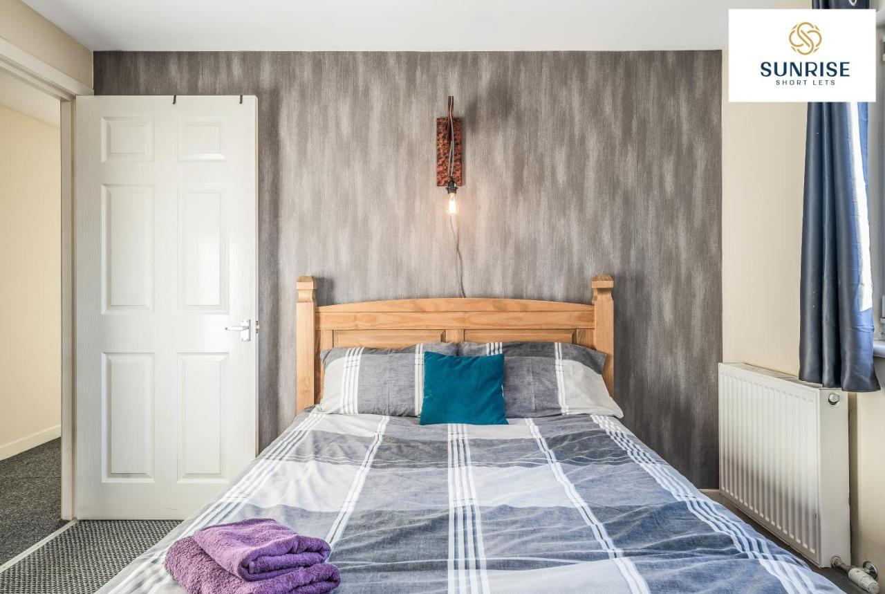 The Law, Has 4 Rooms With Tvs, 2 Bathrooms, Central, Free Parking, Fully Equipped, Contractor And Trades Favourite, 5 Mins To Centre - Long Stays, Invoice And Reduced Price Are Only Via Sunrise Short Lets Dundee Exteriör bild