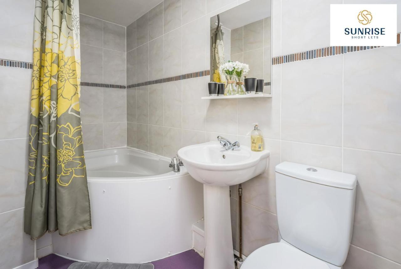 The Law, Has 4 Rooms With Tvs, 2 Bathrooms, Central, Free Parking, Fully Equipped, Contractor And Trades Favourite, 5 Mins To Centre - Long Stays, Invoice And Reduced Price Are Only Via Sunrise Short Lets Dundee Exteriör bild