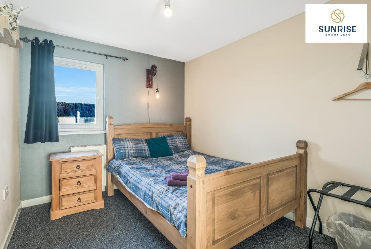 The Law, Has 4 Rooms With Tvs, 2 Bathrooms, Central, Free Parking, Fully Equipped, Contractor And Trades Favourite, 5 Mins To Centre - Long Stays, Invoice And Reduced Price Are Only Via Sunrise Short Lets Dundee Exteriör bild