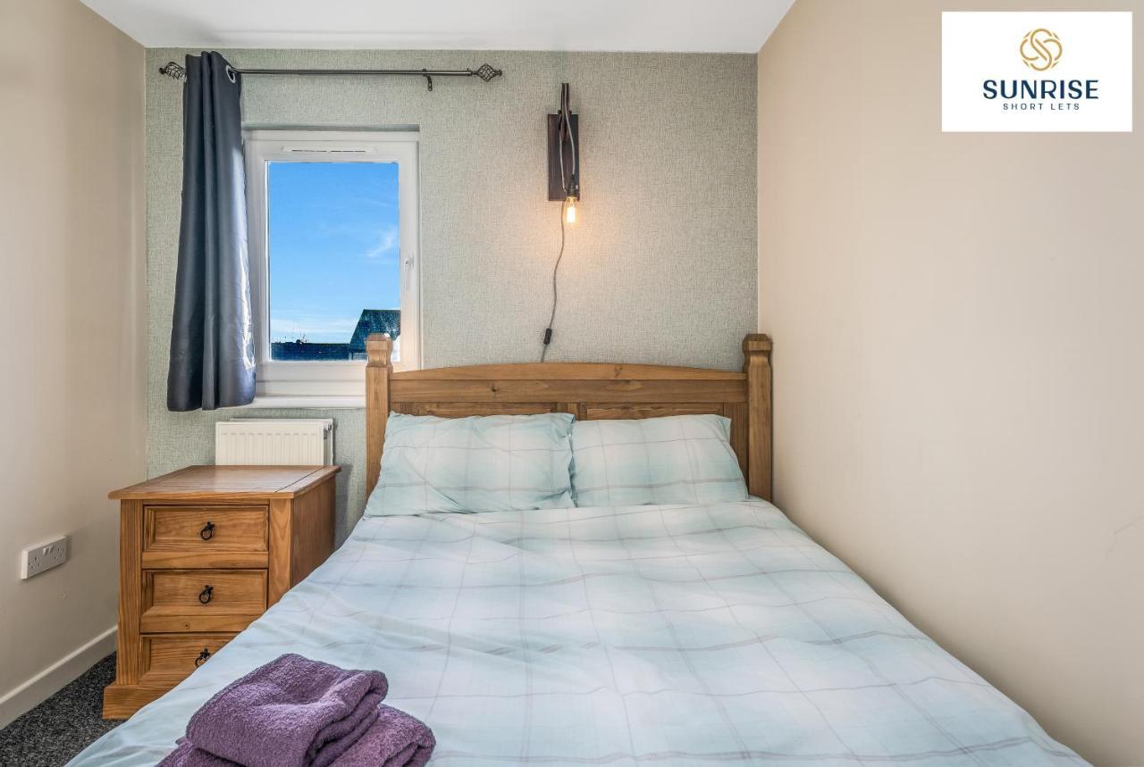 The Law, Has 4 Rooms With Tvs, 2 Bathrooms, Central, Free Parking, Fully Equipped, Contractor And Trades Favourite, 5 Mins To Centre - Long Stays, Invoice And Reduced Price Are Only Via Sunrise Short Lets Dundee Exteriör bild