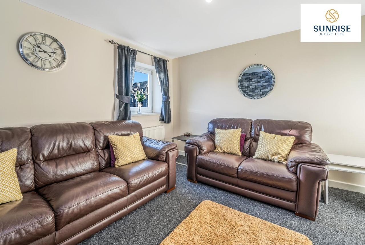 The Law, Has 4 Rooms With Tvs, 2 Bathrooms, Central, Free Parking, Fully Equipped, Contractor And Trades Favourite, 5 Mins To Centre - Long Stays, Invoice And Reduced Price Are Only Via Sunrise Short Lets Dundee Exteriör bild