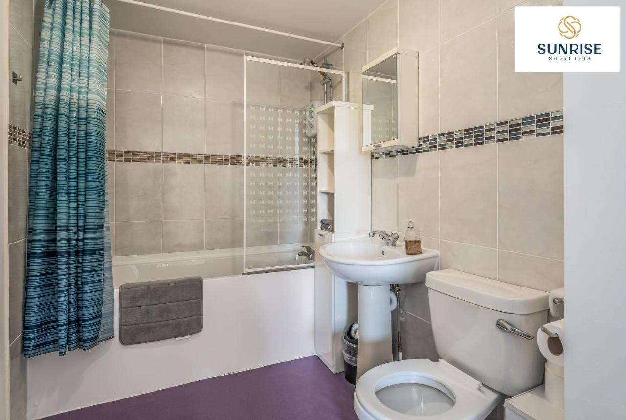The Law, Has 4 Rooms With Tvs, 2 Bathrooms, Central, Free Parking, Fully Equipped, Contractor And Trades Favourite, 5 Mins To Centre - Long Stays, Invoice And Reduced Price Are Only Via Sunrise Short Lets Dundee Exteriör bild