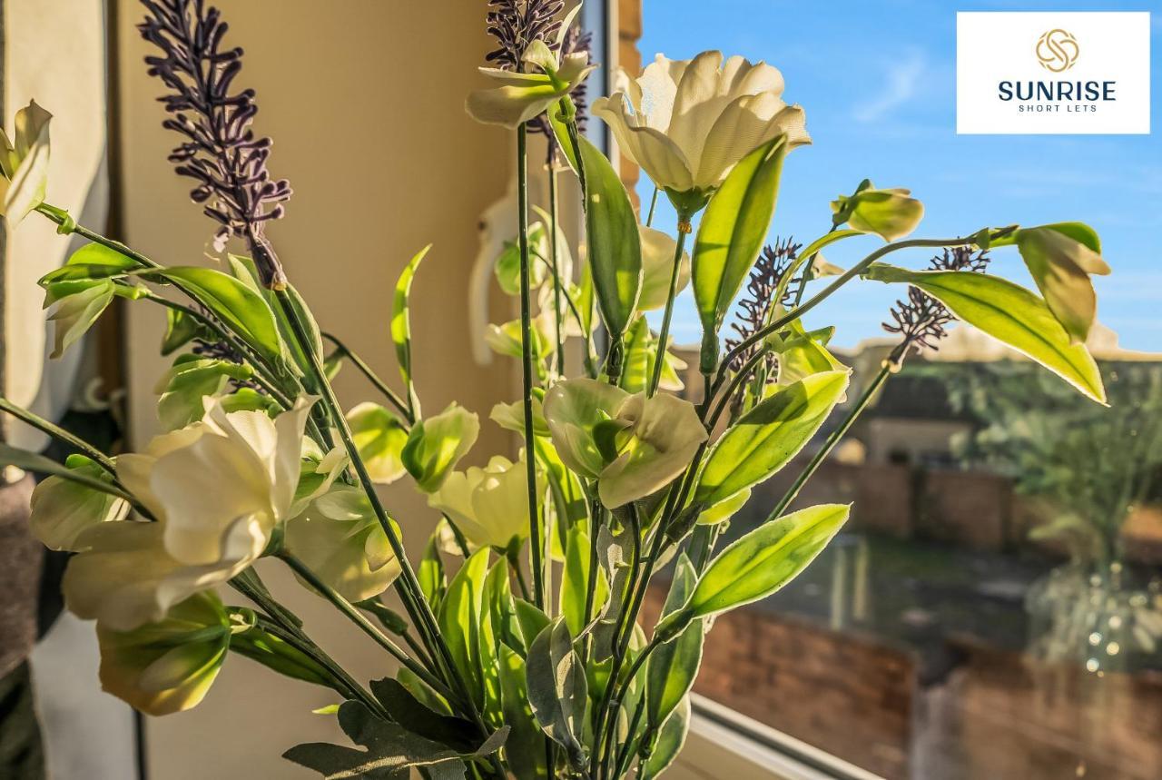 The Law, Has 4 Rooms With Tvs, 2 Bathrooms, Central, Free Parking, Fully Equipped, Contractor And Trades Favourite, 5 Mins To Centre - Long Stays, Invoice And Reduced Price Are Only Via Sunrise Short Lets Dundee Exteriör bild