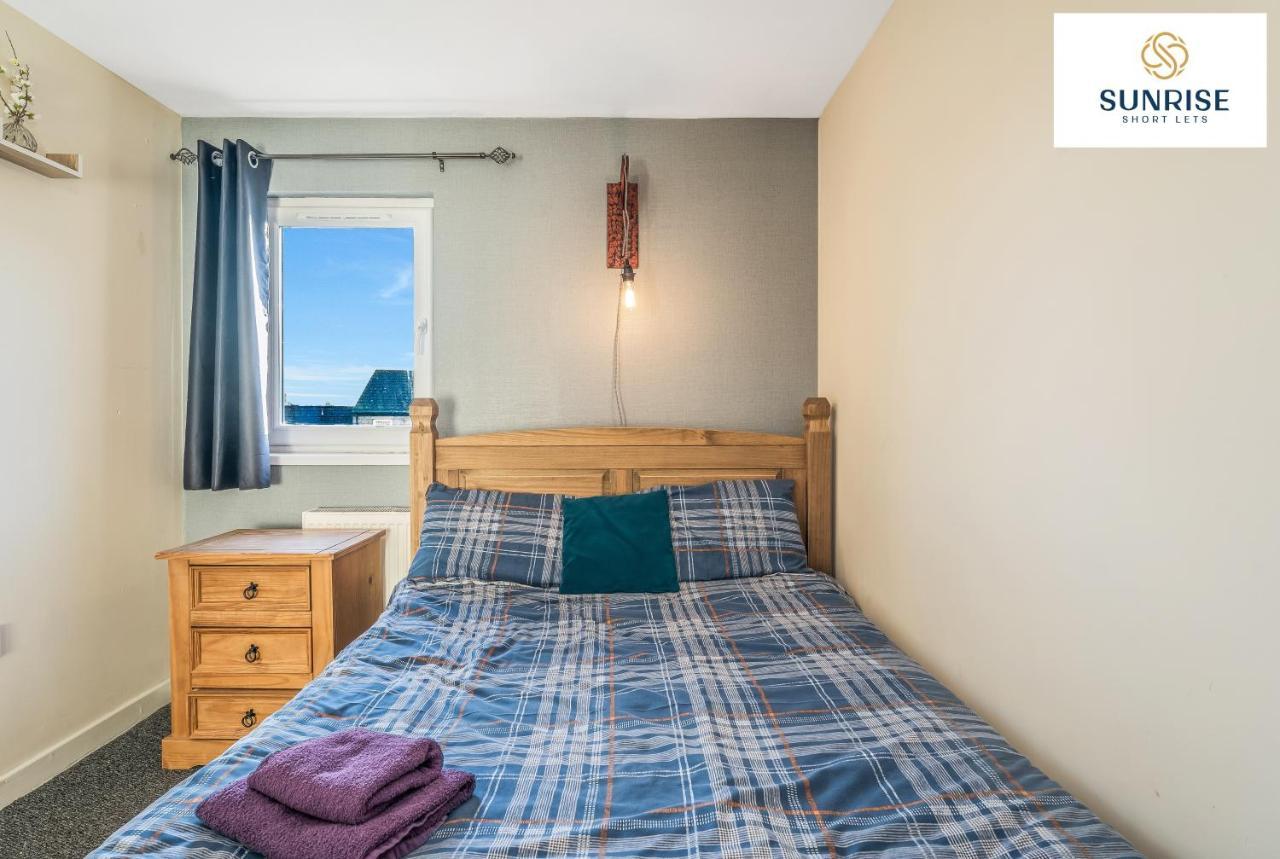 The Law, Has 4 Rooms With Tvs, 2 Bathrooms, Central, Free Parking, Fully Equipped, Contractor And Trades Favourite, 5 Mins To Centre - Long Stays, Invoice And Reduced Price Are Only Via Sunrise Short Lets Dundee Exteriör bild