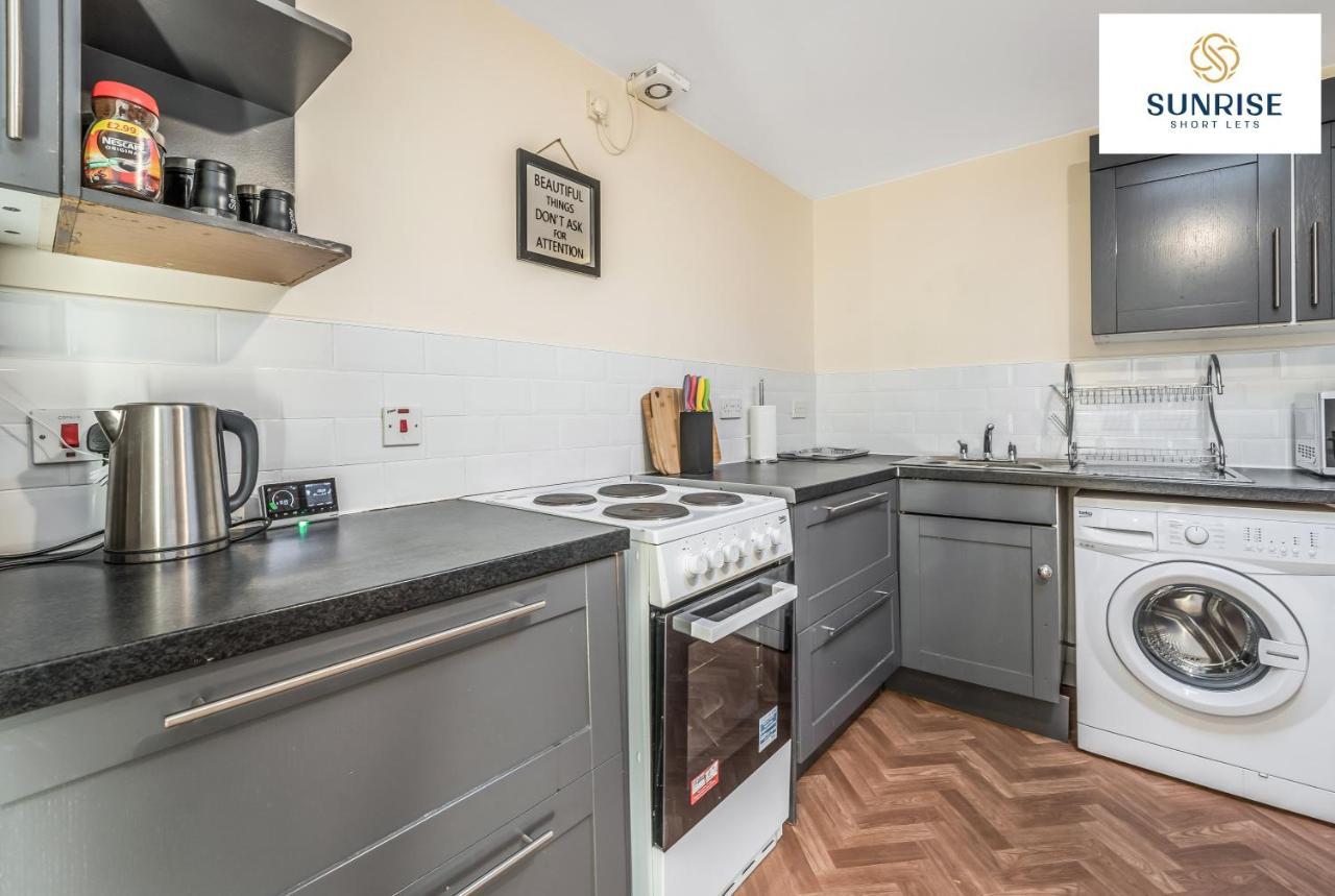 The Law, Has 4 Rooms With Tvs, 2 Bathrooms, Central, Free Parking, Fully Equipped, Contractor And Trades Favourite, 5 Mins To Centre - Long Stays, Invoice And Reduced Price Are Only Via Sunrise Short Lets Dundee Exteriör bild