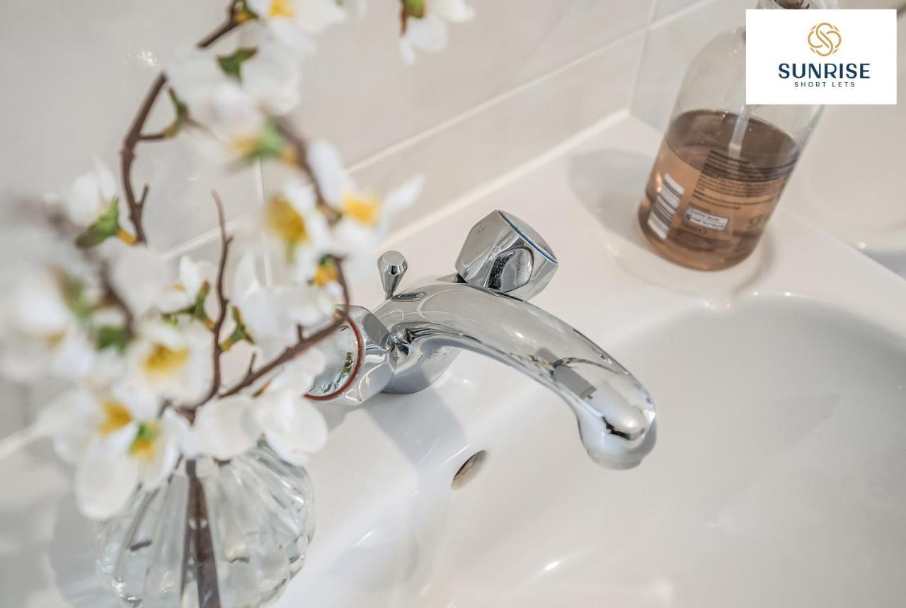 The Law, Has 4 Rooms With Tvs, 2 Bathrooms, Central, Free Parking, Fully Equipped, Contractor And Trades Favourite, 5 Mins To Centre - Long Stays, Invoice And Reduced Price Are Only Via Sunrise Short Lets Dundee Exteriör bild