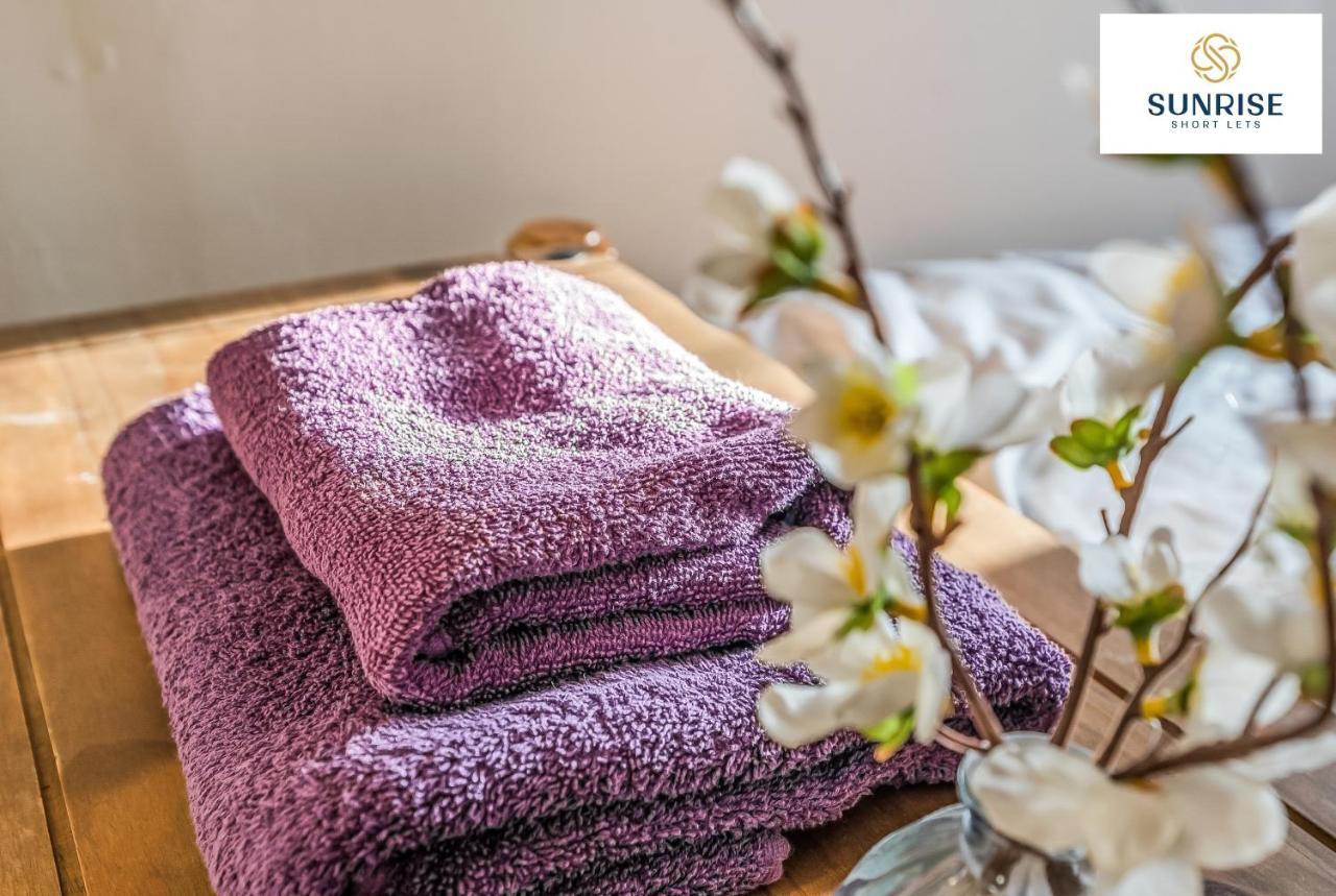 The Law, Has 4 Rooms With Tvs, 2 Bathrooms, Central, Free Parking, Fully Equipped, Contractor And Trades Favourite, 5 Mins To Centre - Long Stays, Invoice And Reduced Price Are Only Via Sunrise Short Lets Dundee Exteriör bild