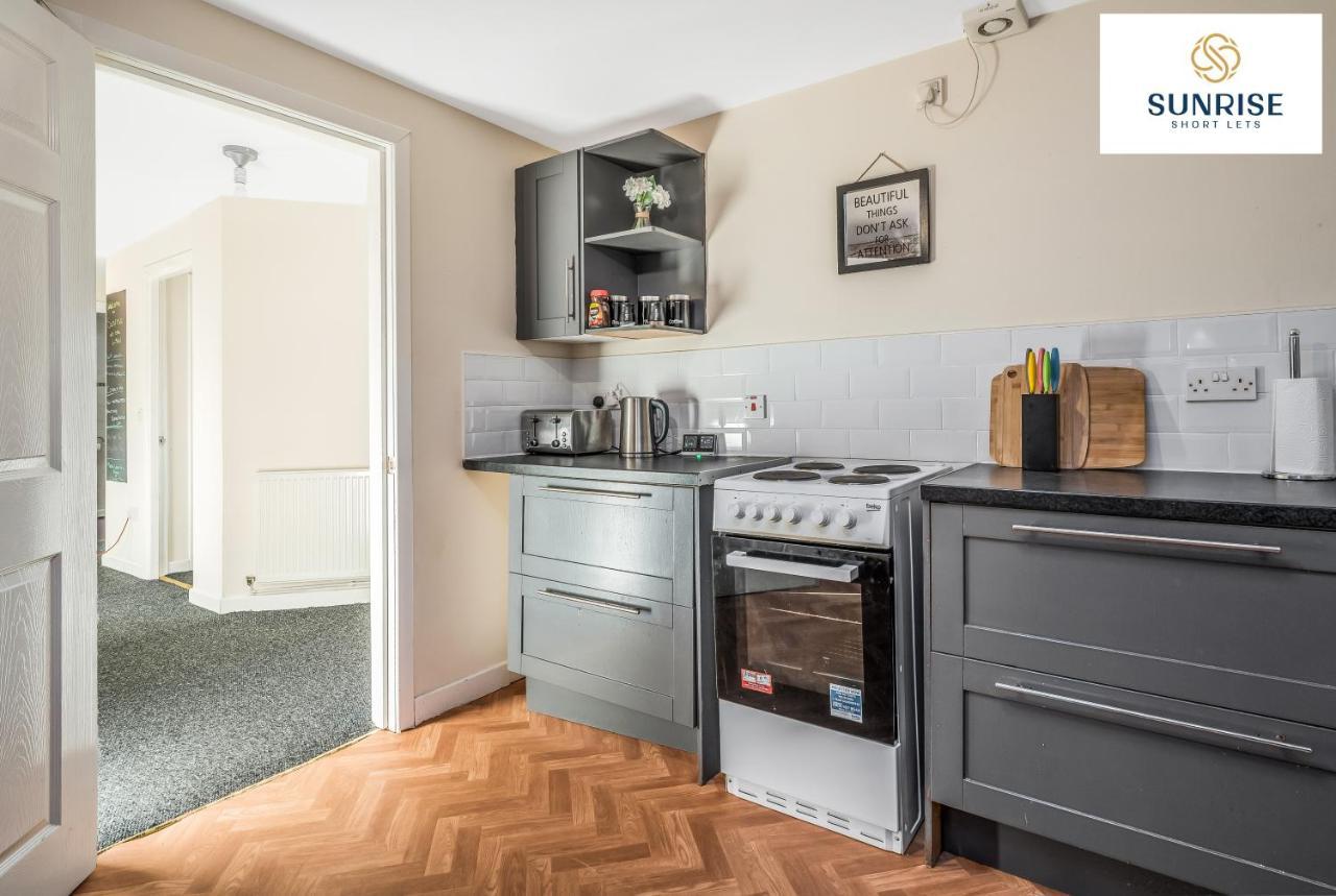 The Law, Has 4 Rooms With Tvs, 2 Bathrooms, Central, Free Parking, Fully Equipped, Contractor And Trades Favourite, 5 Mins To Centre - Long Stays, Invoice And Reduced Price Are Only Via Sunrise Short Lets Dundee Exteriör bild