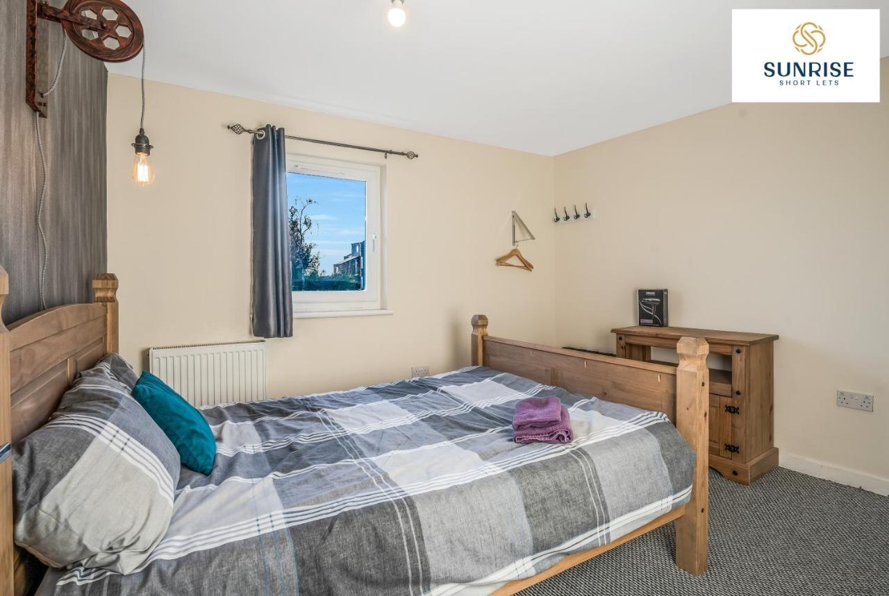 The Law, Has 4 Rooms With Tvs, 2 Bathrooms, Central, Free Parking, Fully Equipped, Contractor And Trades Favourite, 5 Mins To Centre - Long Stays, Invoice And Reduced Price Are Only Via Sunrise Short Lets Dundee Exteriör bild