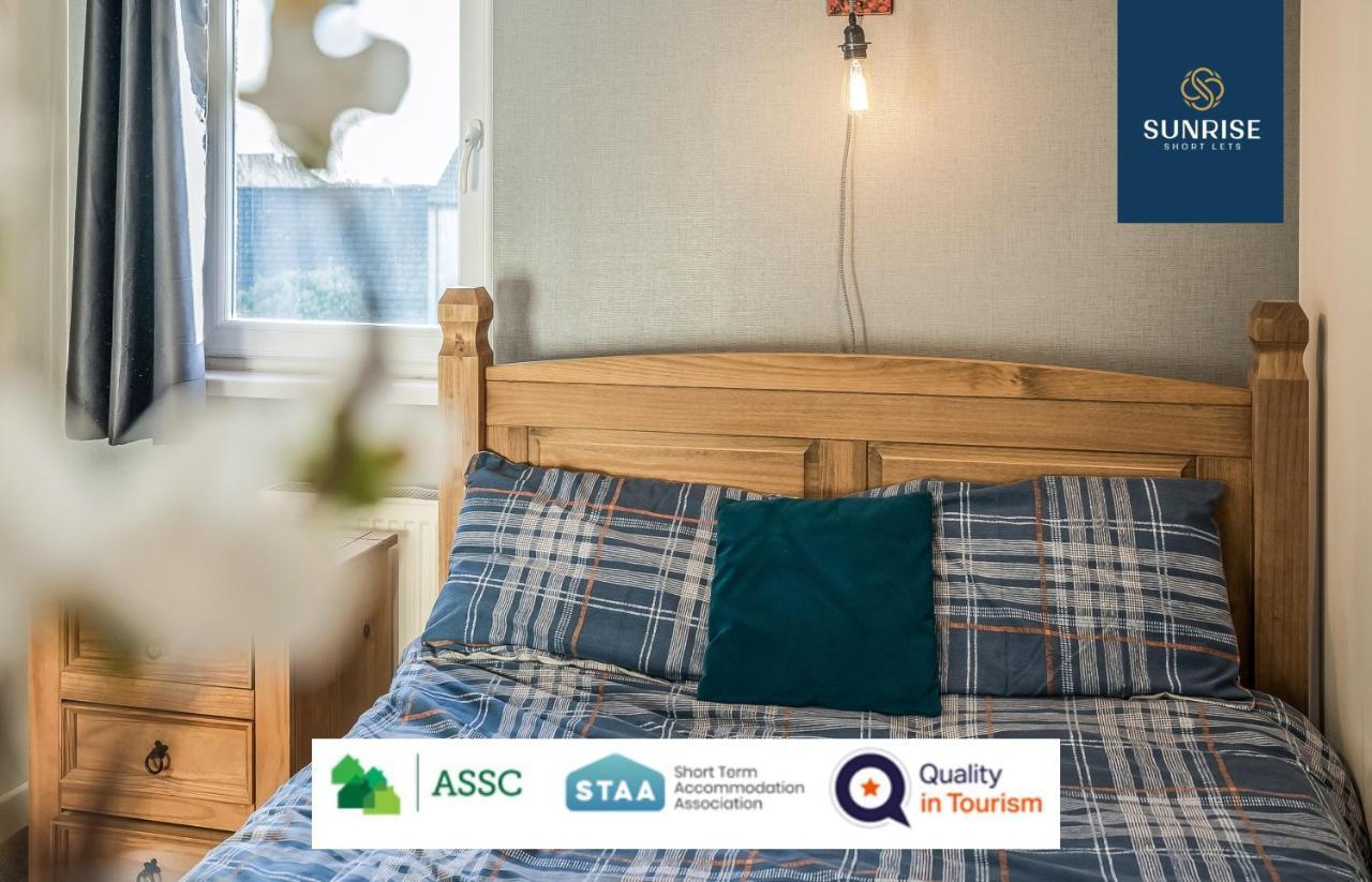 The Law, Has 4 Rooms With Tvs, 2 Bathrooms, Central, Free Parking, Fully Equipped, Contractor And Trades Favourite, 5 Mins To Centre - Long Stays, Invoice And Reduced Price Are Only Via Sunrise Short Lets Dundee Exteriör bild
