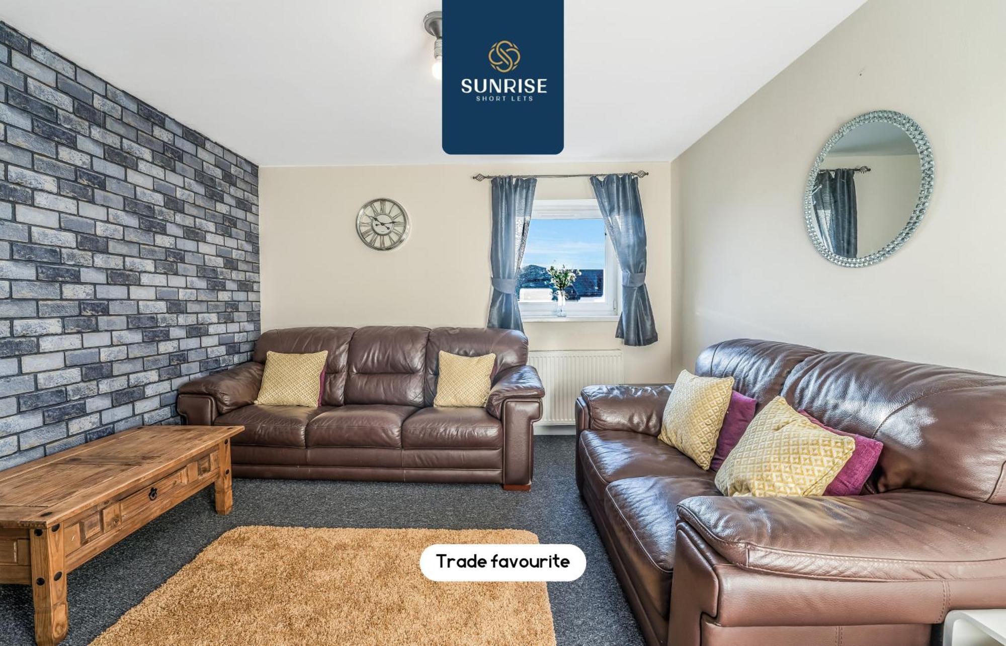 The Law, Has 4 Rooms With Tvs, 2 Bathrooms, Central, Free Parking, Fully Equipped, Contractor And Trades Favourite, 5 Mins To Centre - Long Stays, Invoice And Reduced Price Are Only Via Sunrise Short Lets Dundee Exteriör bild